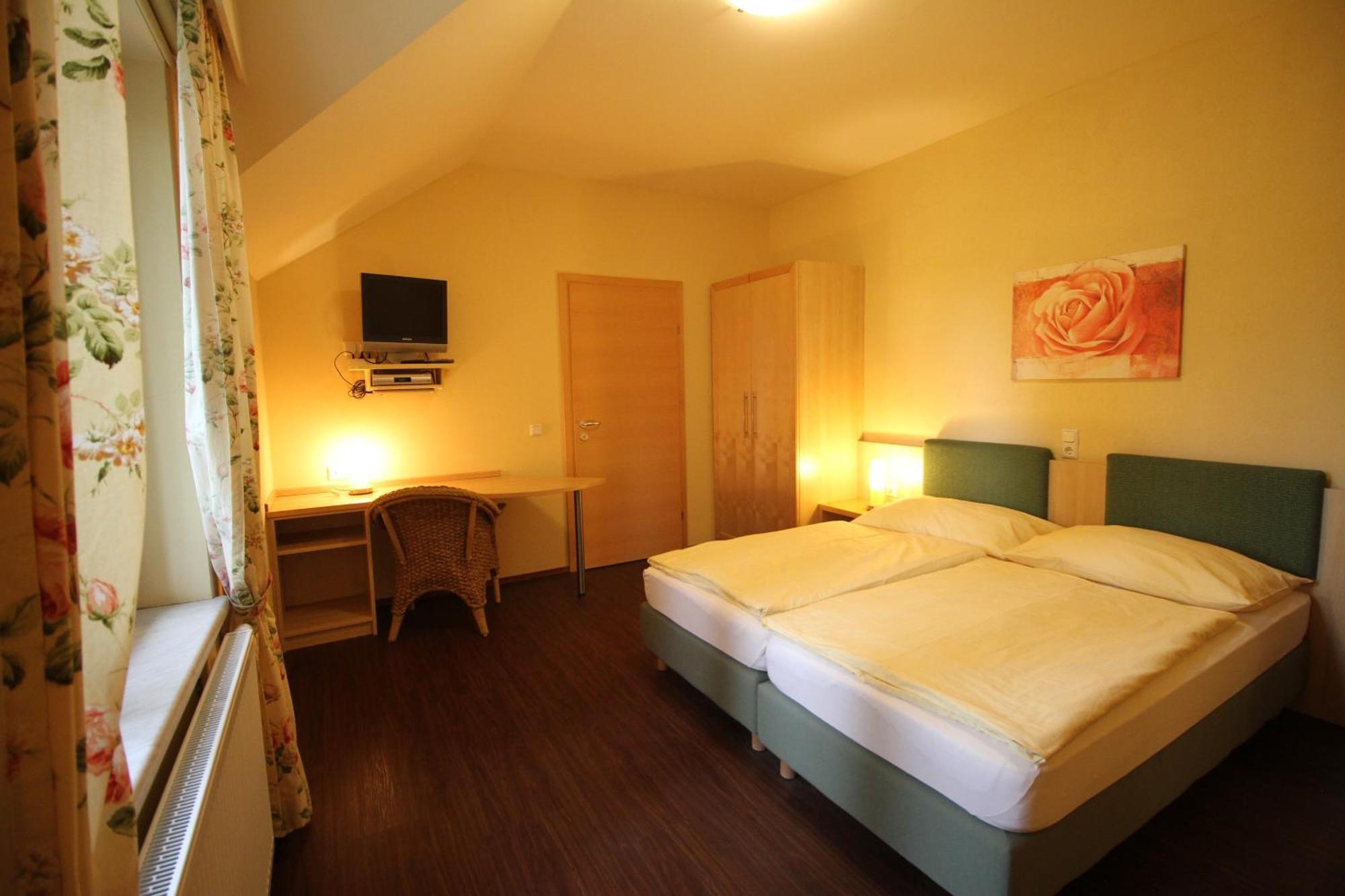 Rosenhotel - Serviced Apartments Zwentendorf Екстериор снимка
