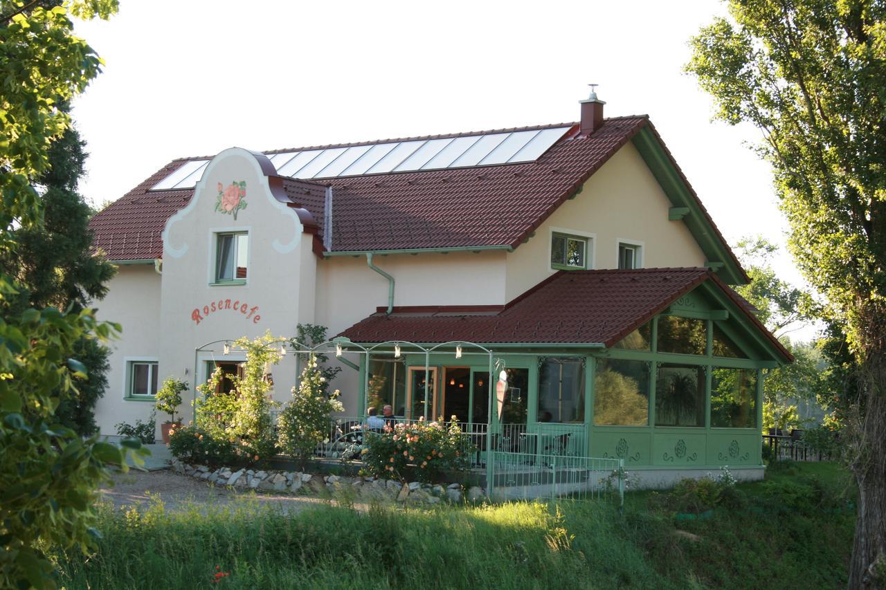 Rosenhotel - Serviced Apartments Zwentendorf Екстериор снимка