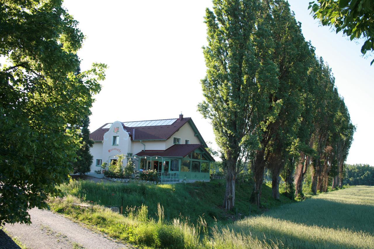 Rosenhotel - Serviced Apartments Zwentendorf Екстериор снимка